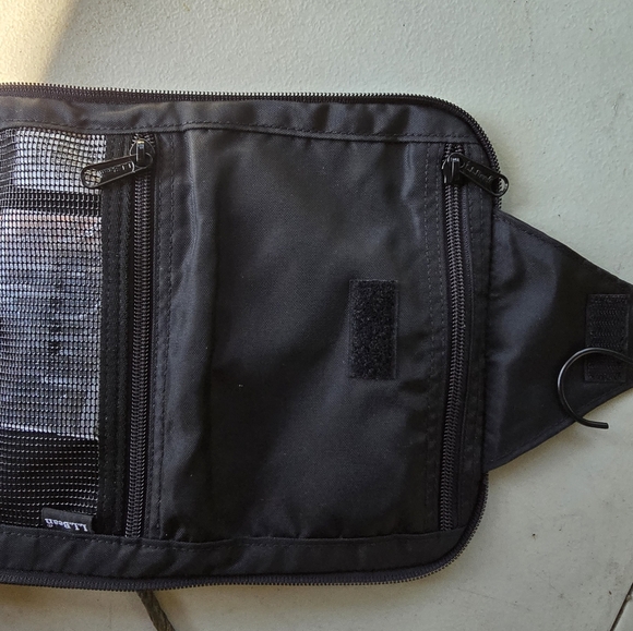 L.L. Bean small toiletry bag - Picture 2 of 5